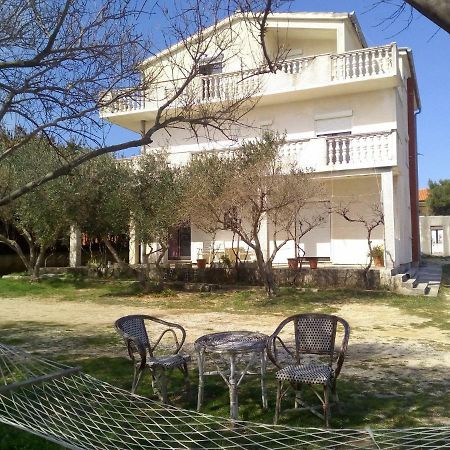 Apartments Luce-With Parking Нин Екстериор снимка