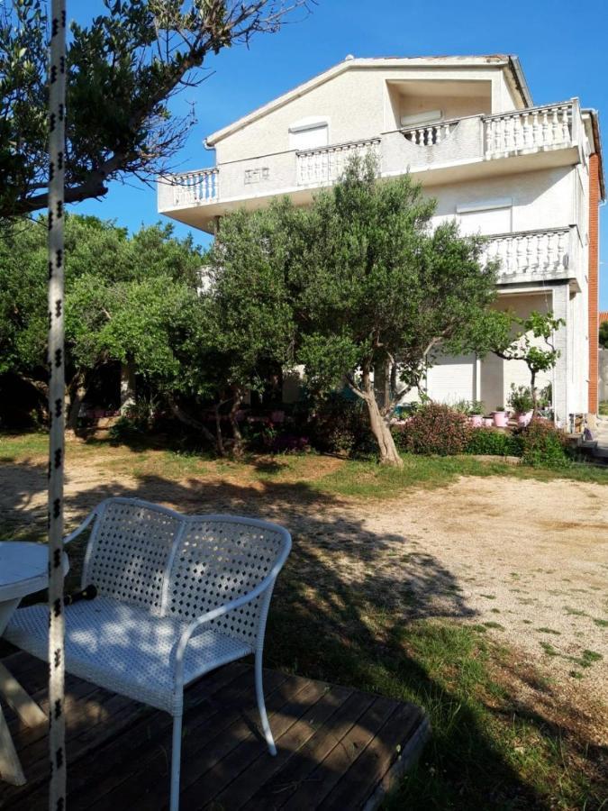 Apartments Luce-With Parking Нин Екстериор снимка