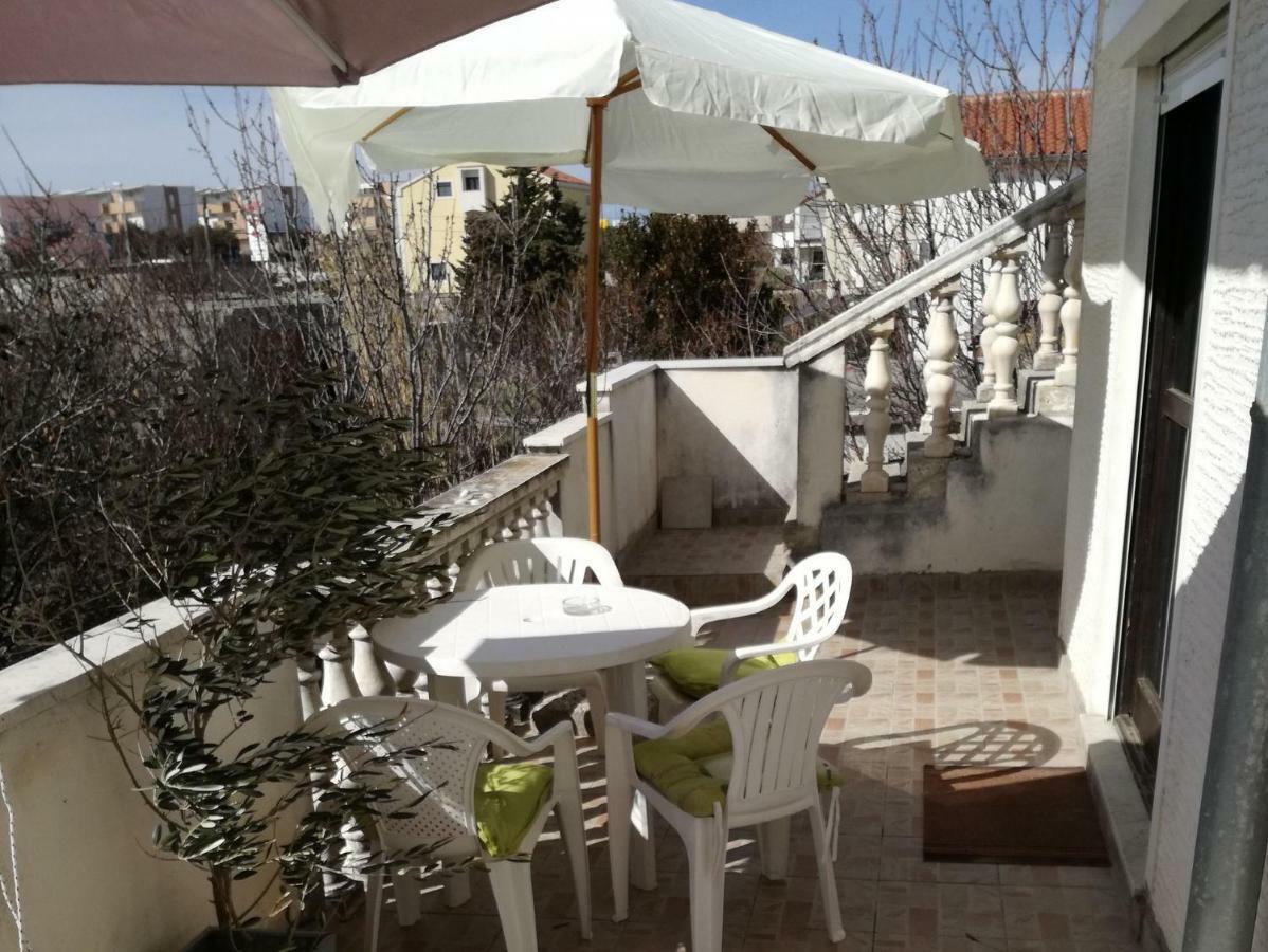 Apartments Luce-With Parking Нин Екстериор снимка