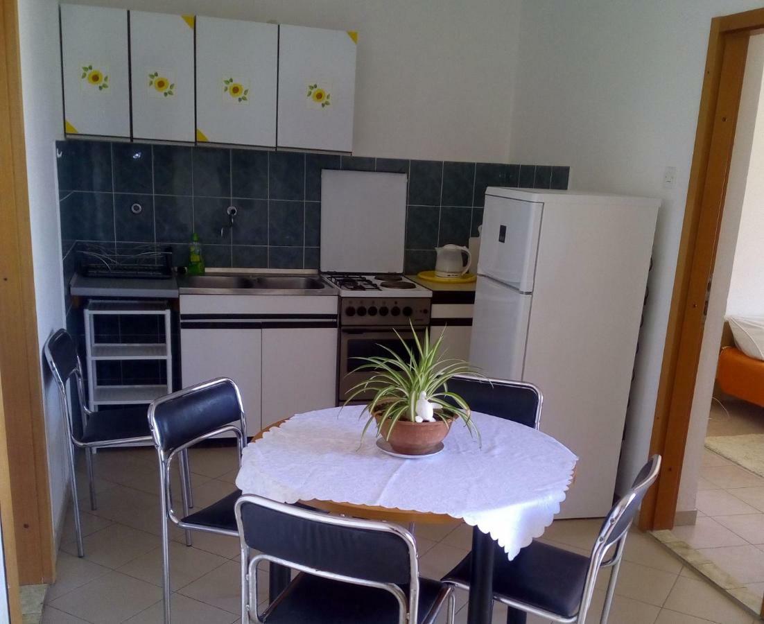 Apartments Luce-With Parking Нин Екстериор снимка